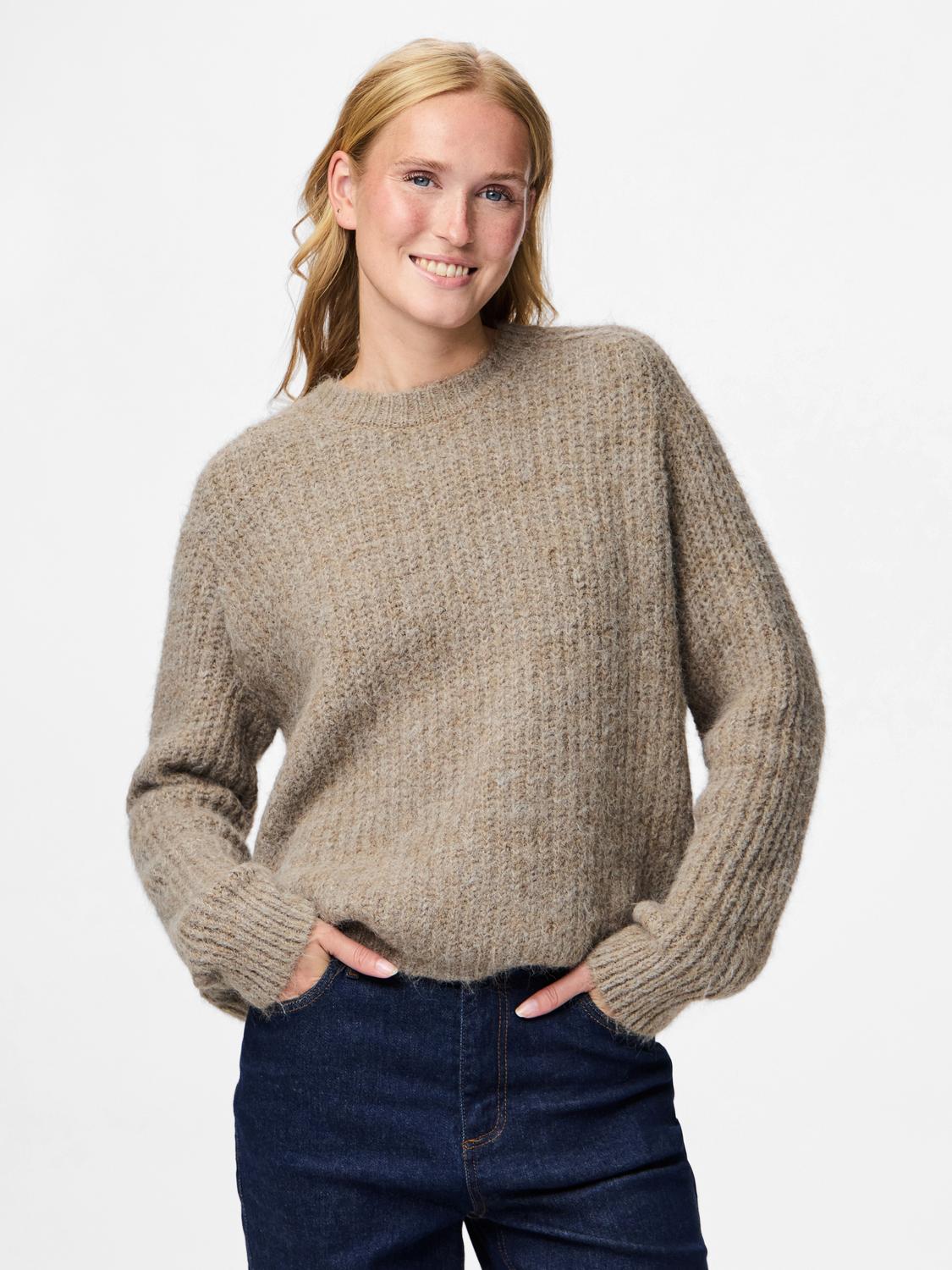 model_shot-front